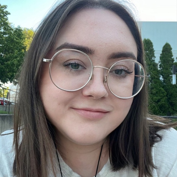 Meet your Posher, Danielle - Picture 1 of 1